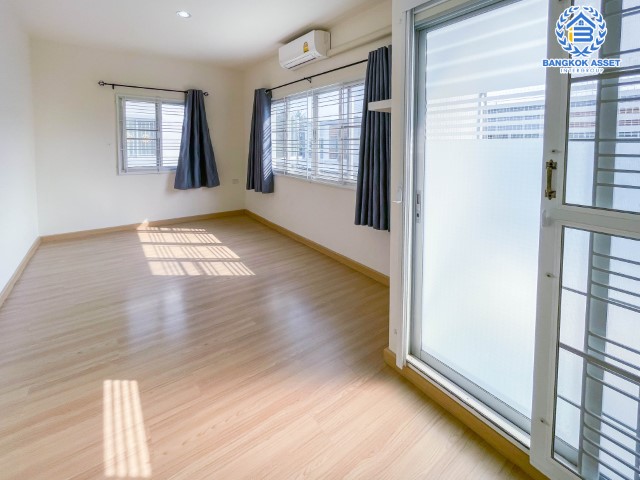 ทาวน์เฮ้าส์มือสองย่านนนทบุรี ม.ลุมพินีทาวน์วิลล์ ราชพฤกษ์-ปิ่นเกล้า #หลังมุม เนื้อที่ 18.3 ตร.ว. ฟังก์ชัน 3 ห้องนอน 2 ห้องน้ำ 2 ที่จอดรถ บ้านสวย ทำเลดี เดินทางสะดวก เชื่อมต่อถ.ราชพฤกษ์, ถ.พระราม5, ถ.นครอินทร์ ราคาสุดคุ้มในย่านนี้! จองเลย!